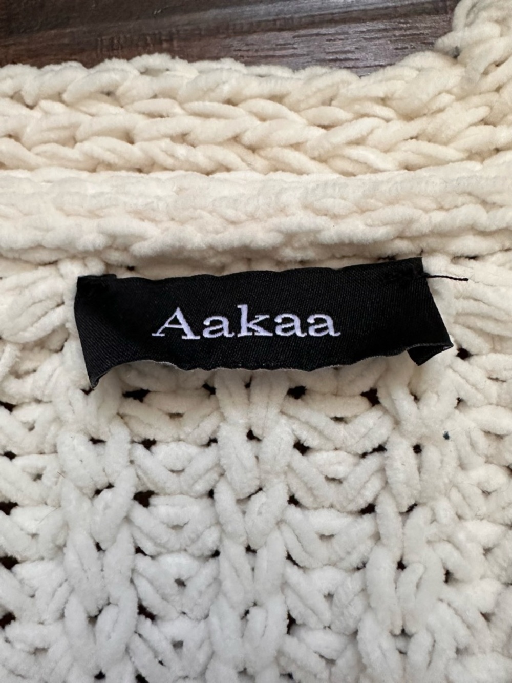 Aakaa Cream Knit Cardigan Sweater cable pattern on front SUPER SOFT M like new - Picture 17 of 17